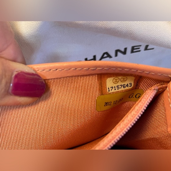 Chanel quilted Patent Leather Wallet & dust bag in Cream-cicle orange - Picture 12 of 16